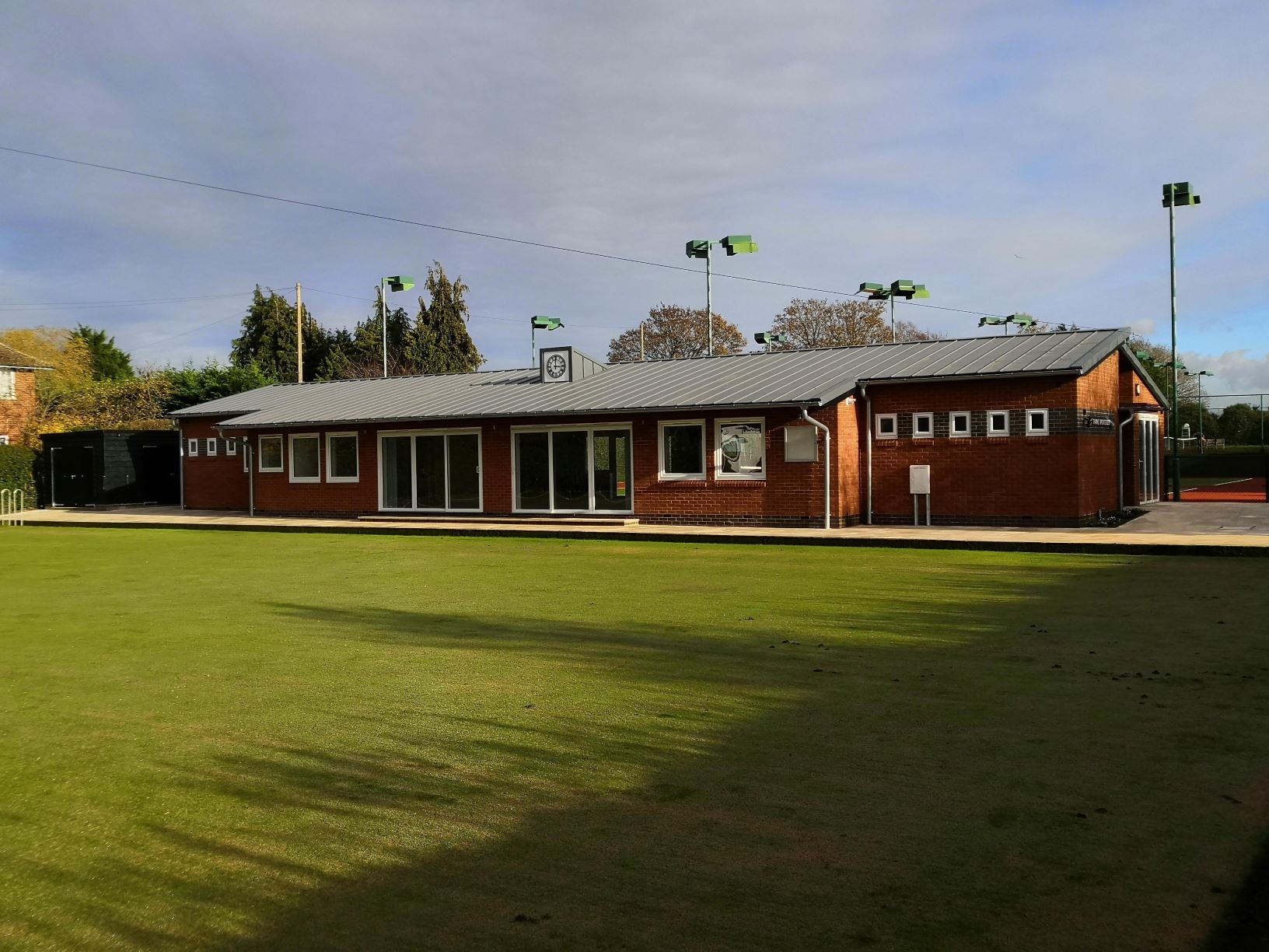 Image of Thame Sports Club new clubhouse building, bowling green and tennis courts