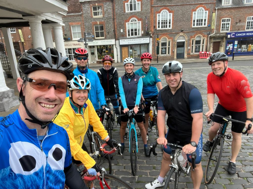 Image of a group of cyclists from the Wallingford Triathlon Club.